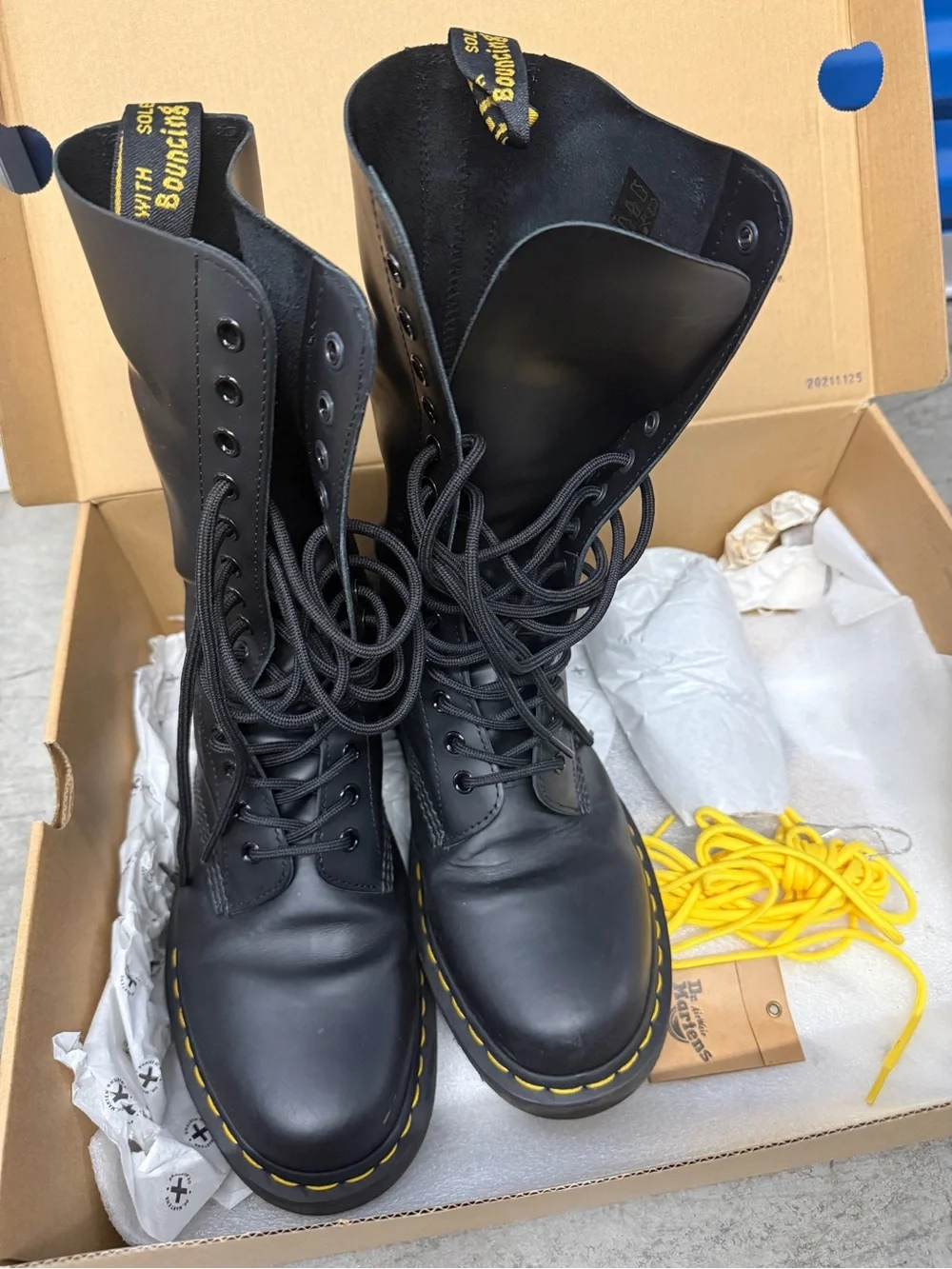Dr. Martens Classic 1914 Smooth Black 14-eye Lace-up Boots, Mens size 9, EU 42